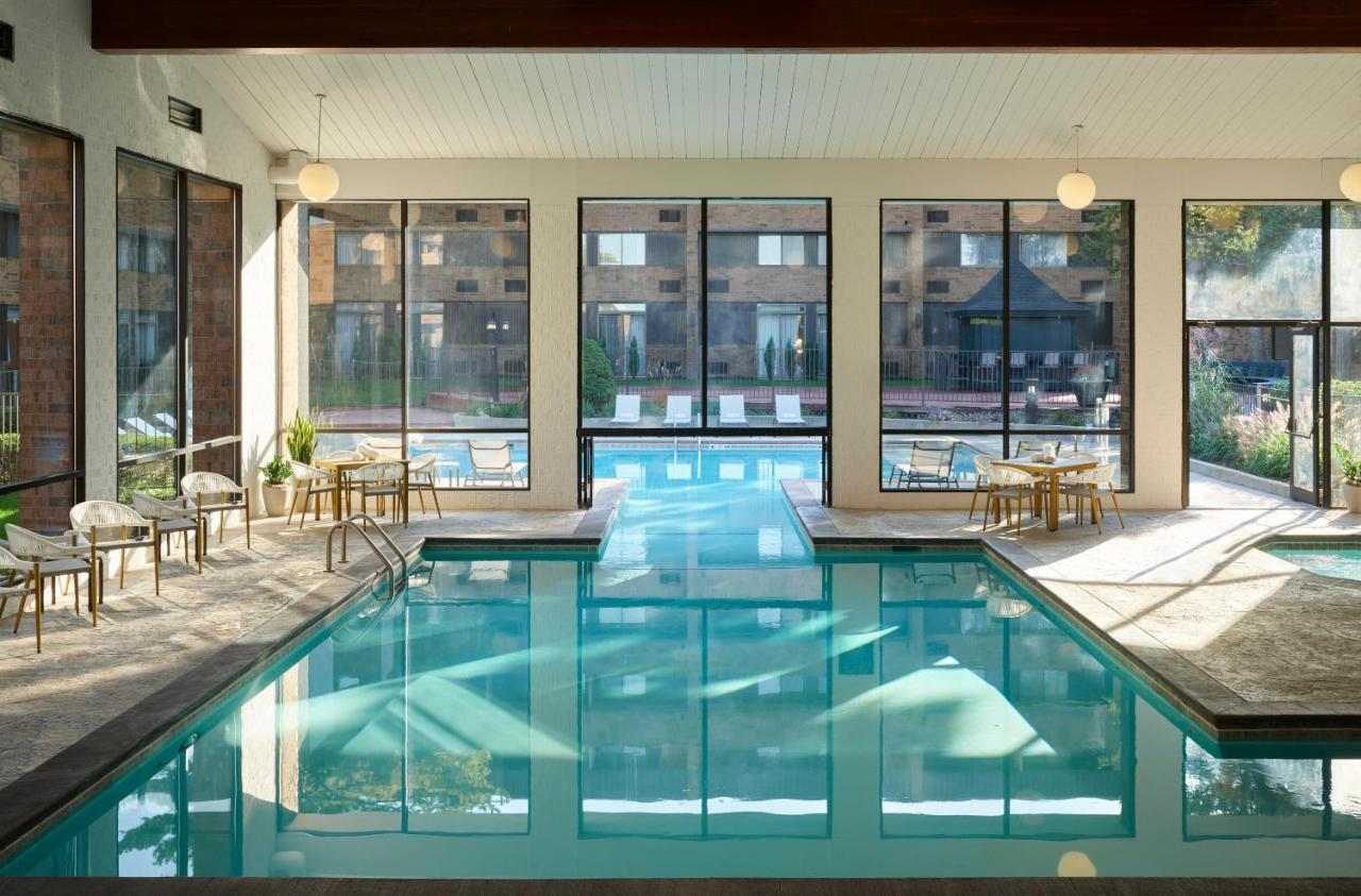 Sheraton Grand Rapids Airport Hotel Cascade Kültér fotó