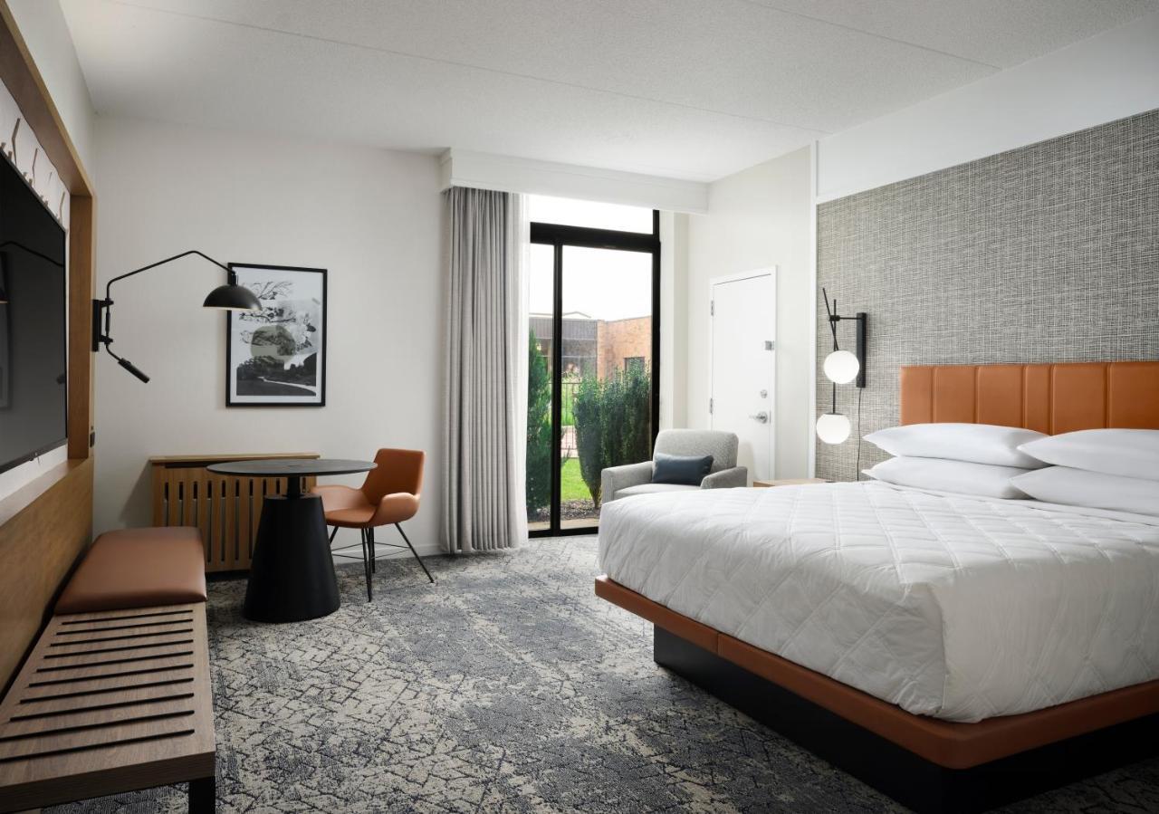 Sheraton Grand Rapids Airport Hotel Cascade Kültér fotó