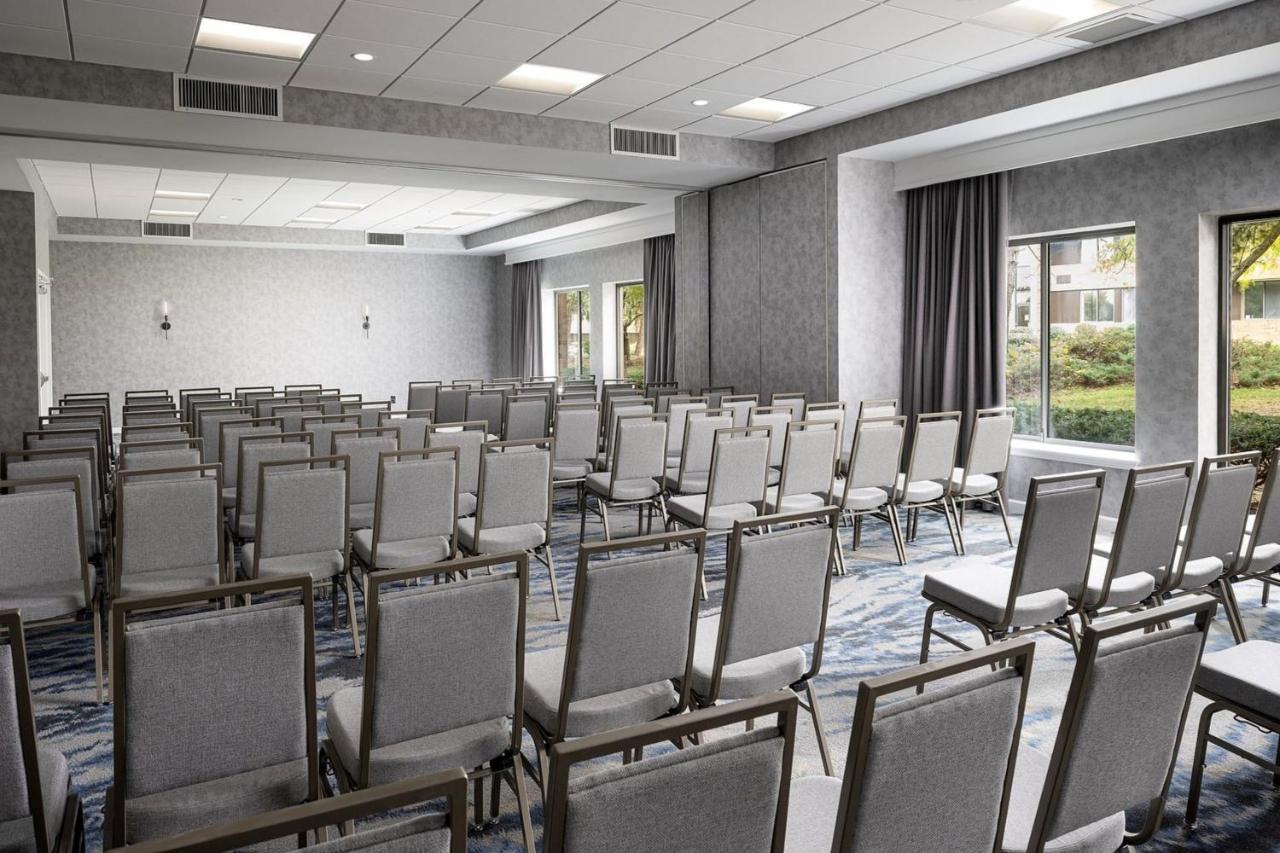 Sheraton Grand Rapids Airport Hotel Cascade Kültér fotó