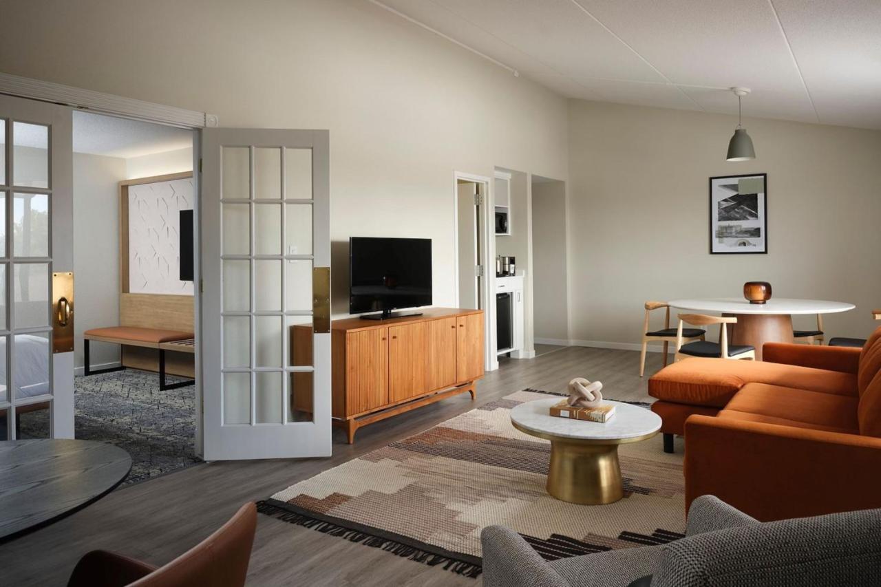 Sheraton Grand Rapids Airport Hotel Cascade Kültér fotó
