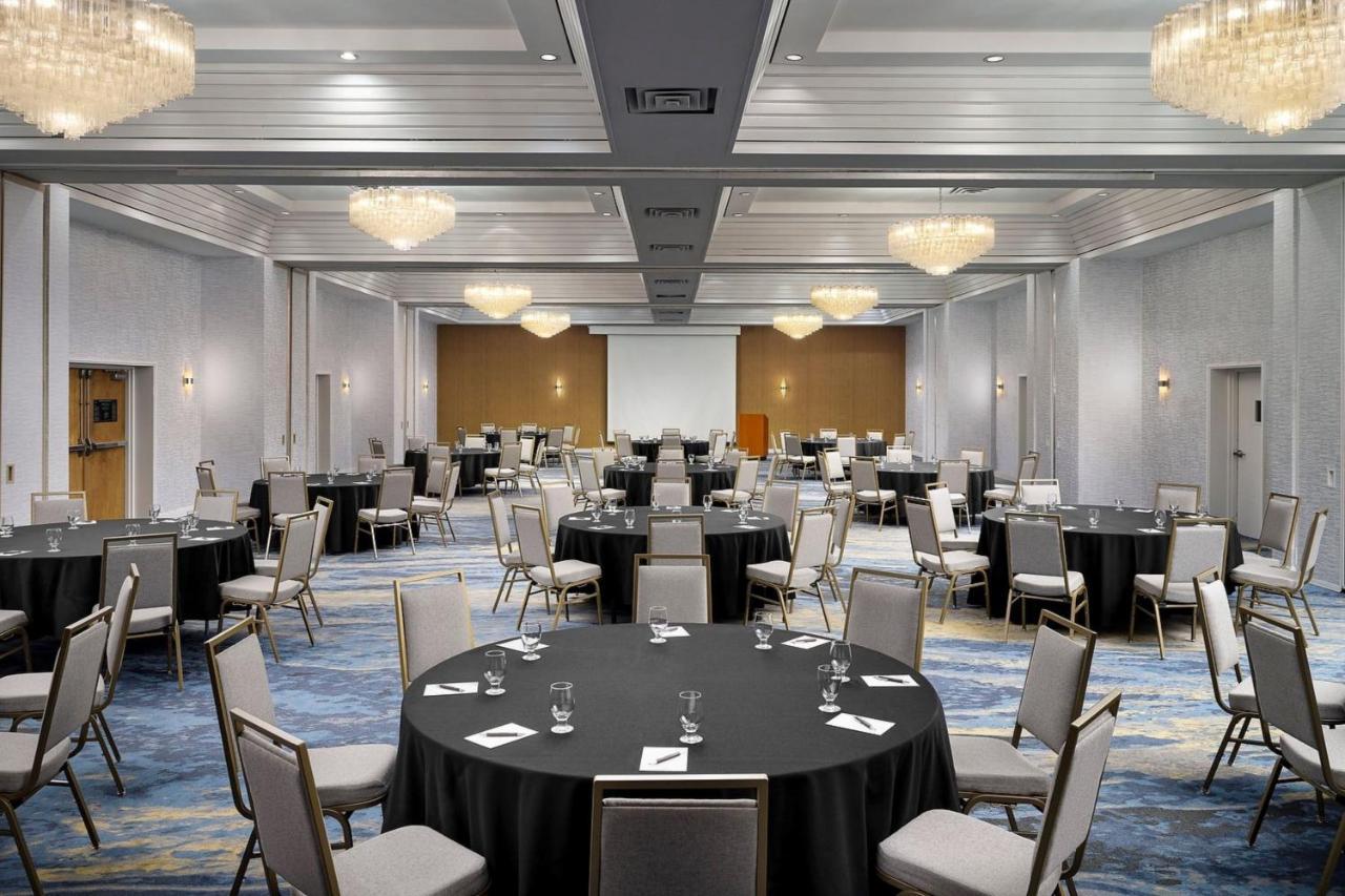 Sheraton Grand Rapids Airport Hotel Cascade Kültér fotó