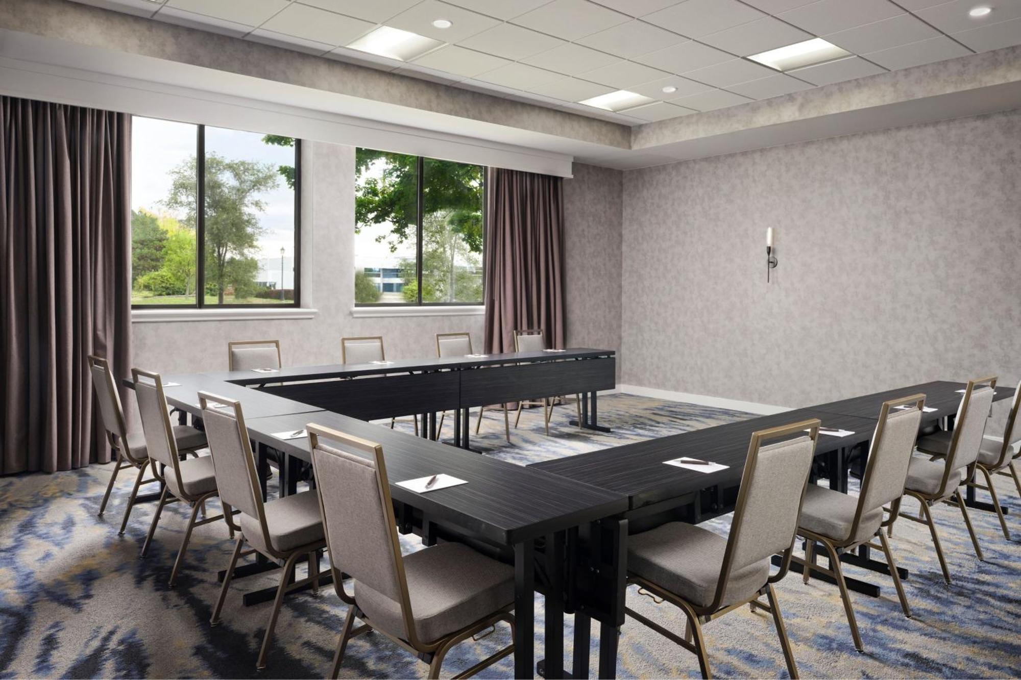 Sheraton Grand Rapids Airport Hotel Cascade Kültér fotó