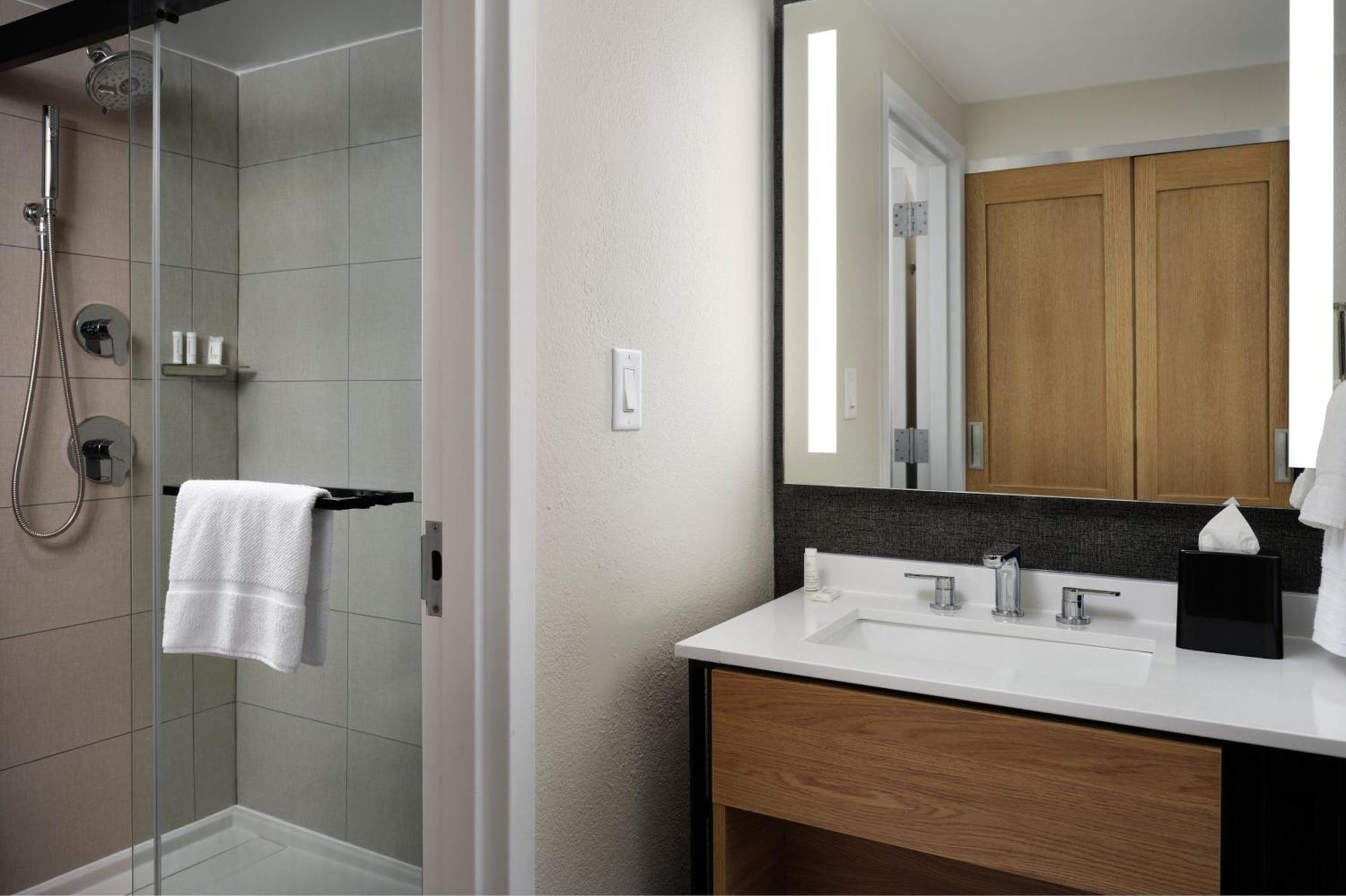 Sheraton Grand Rapids Airport Hotel Cascade Kültér fotó