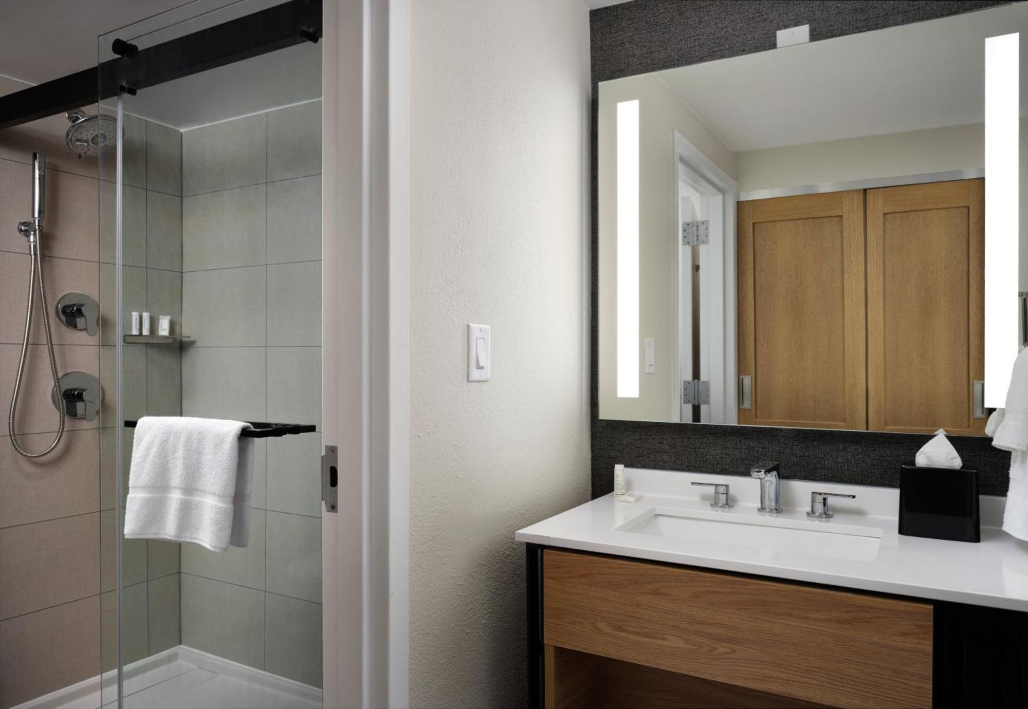 Sheraton Grand Rapids Airport Hotel Cascade Kültér fotó
