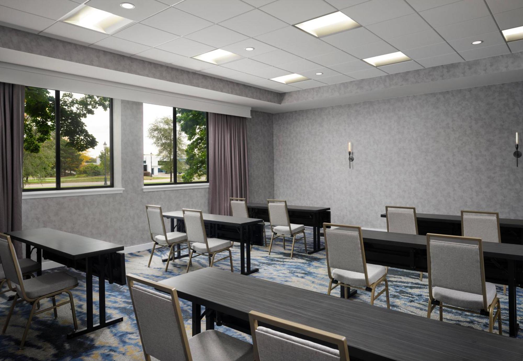 Sheraton Grand Rapids Airport Hotel Cascade Kültér fotó