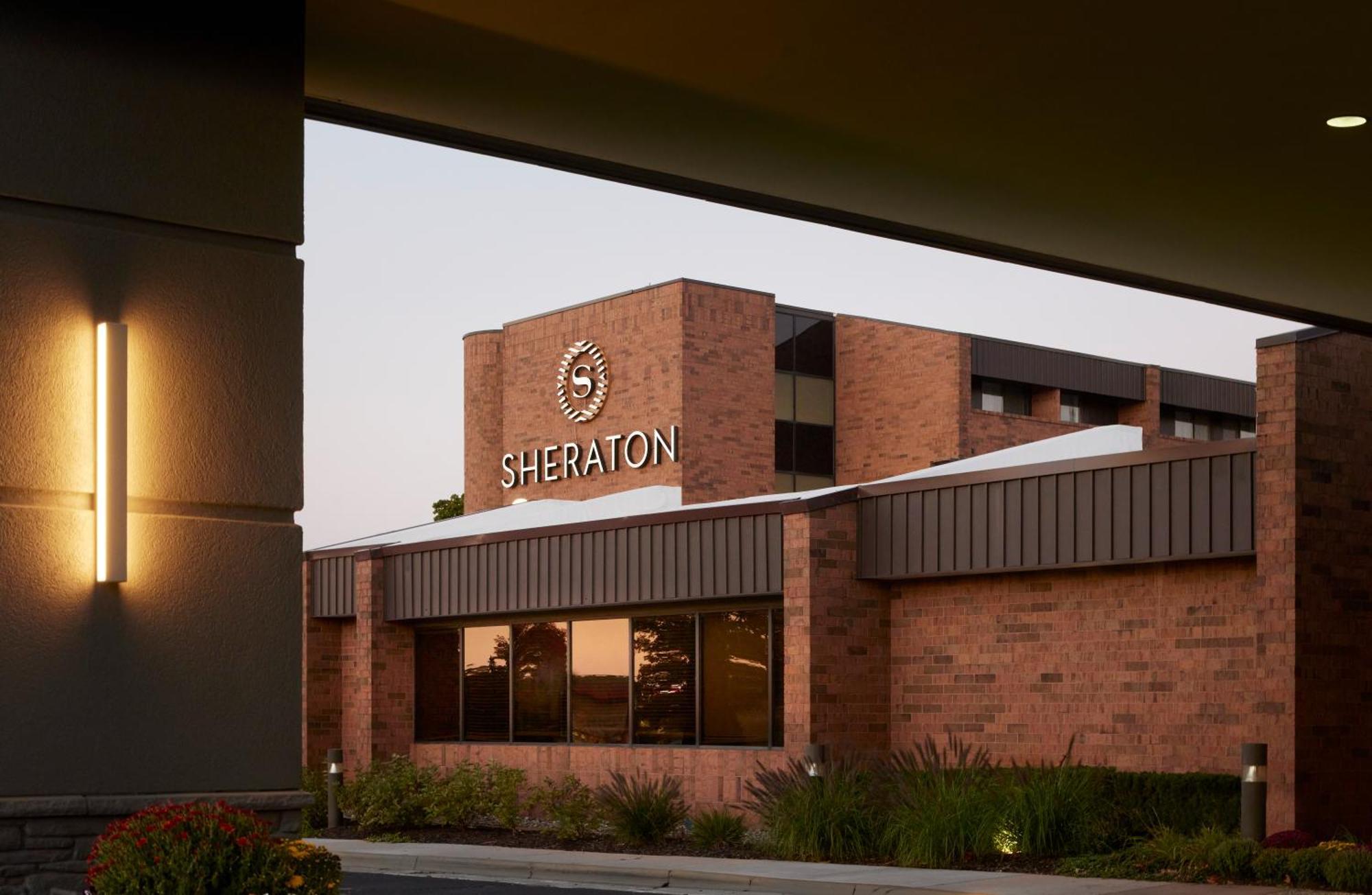 Sheraton Grand Rapids Airport Hotel Cascade Kültér fotó