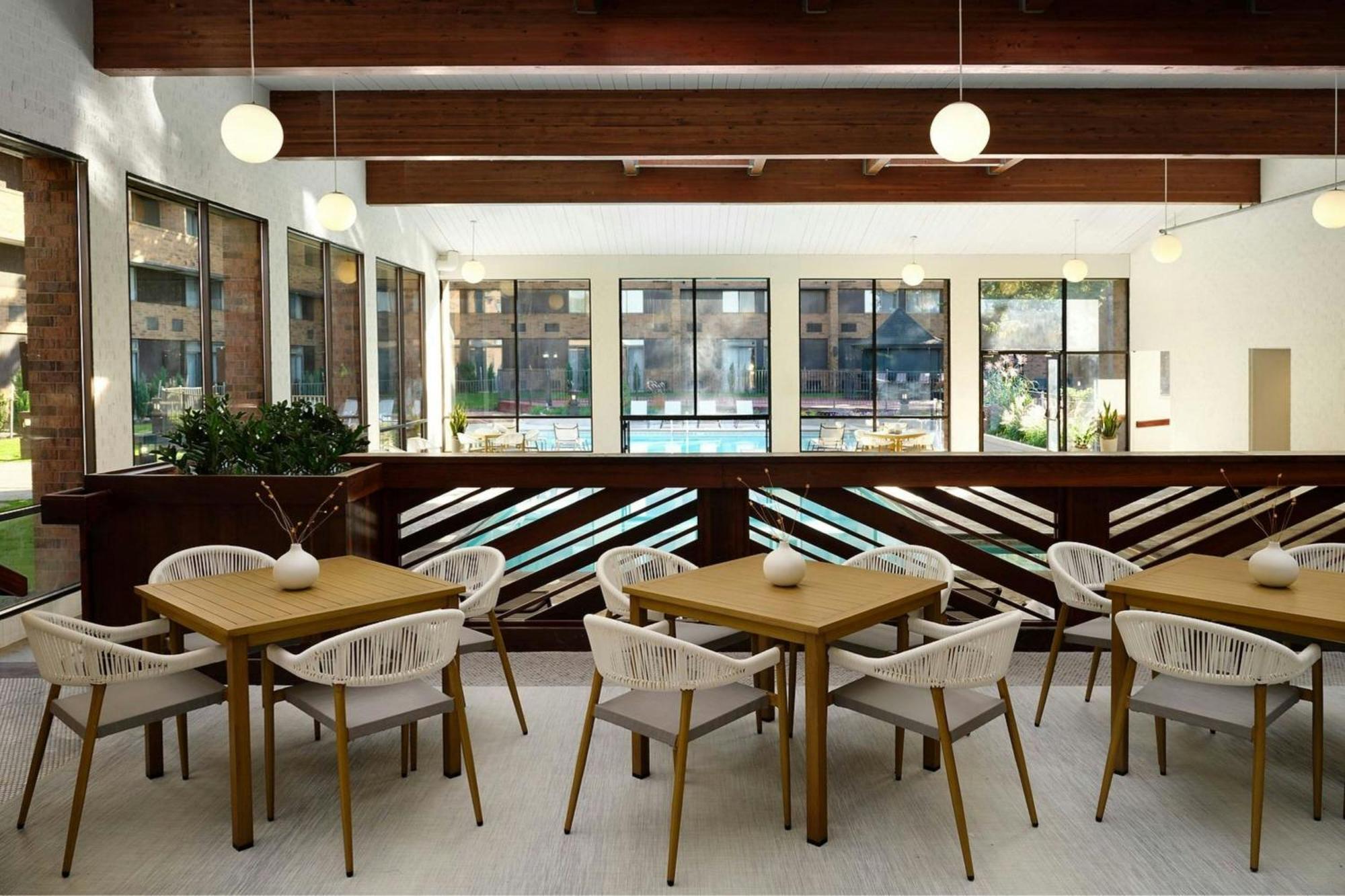 Sheraton Grand Rapids Airport Hotel Cascade Kültér fotó