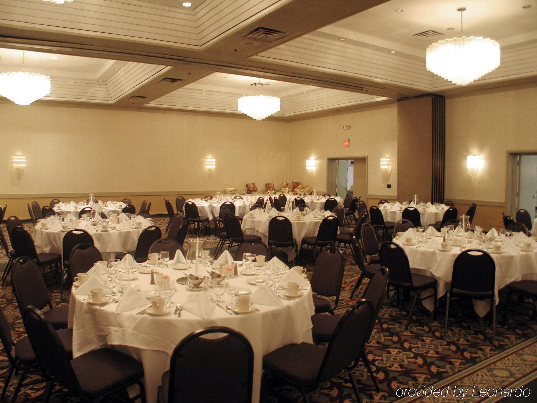 Sheraton Grand Rapids Airport Hotel Cascade Kültér fotó