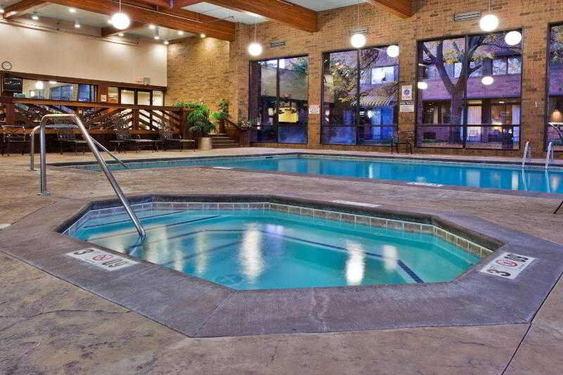 Sheraton Grand Rapids Airport Hotel Cascade Kültér fotó